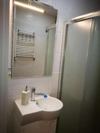 Отели типа «постель и завтрак» Dom nad Wigrami Сувалки Cемейный номер с собственной ванной комнатой-32