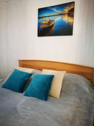 Отели типа «постель и завтрак» Dom nad Wigrami Сувалки Cемейный номер с собственной ванной комнатой-35